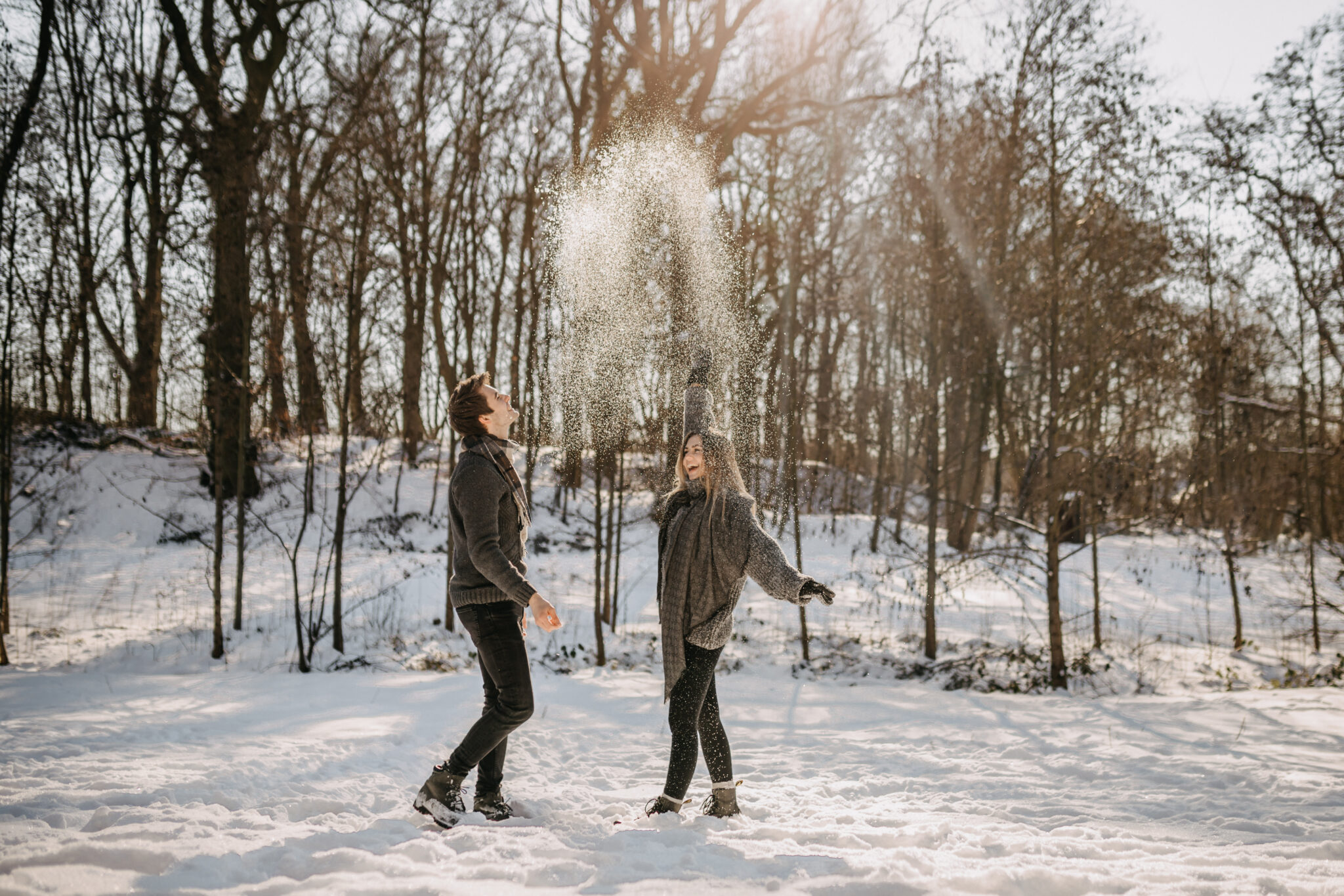 Romantisches Paarshooting im Schnee