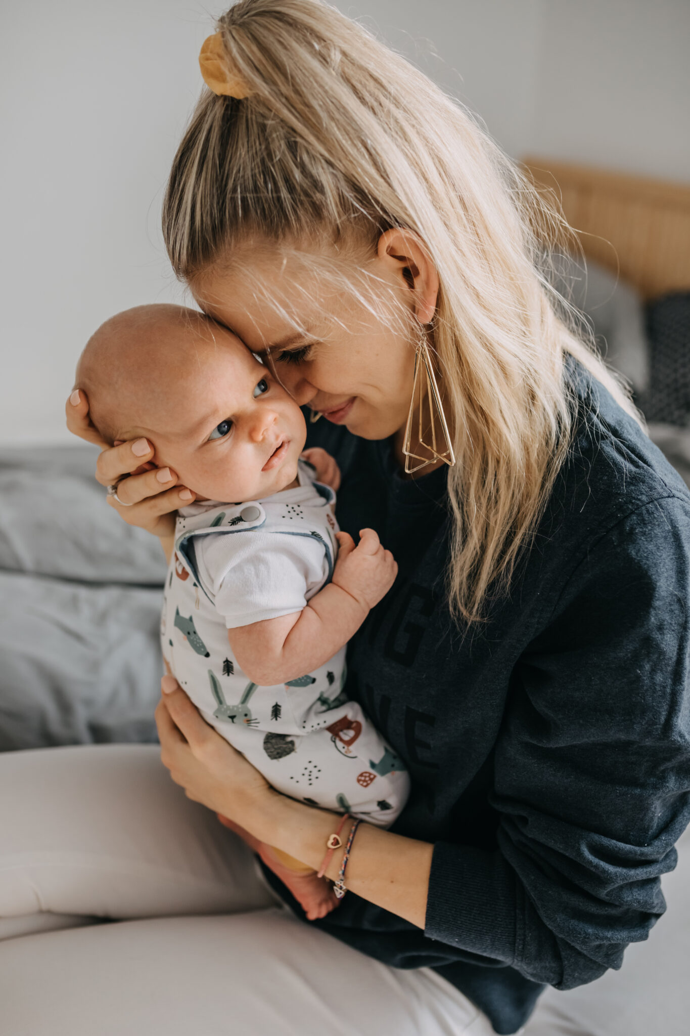 Persönliches Familienshooting mit emotionalem Ausdruck in NRW